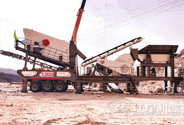 移動(dòng)重錘式磕石機(jī)施工作業(yè)現(xiàn)場 移動(dòng)重錘式磕石機(jī)施工作業(yè)現(xiàn)場