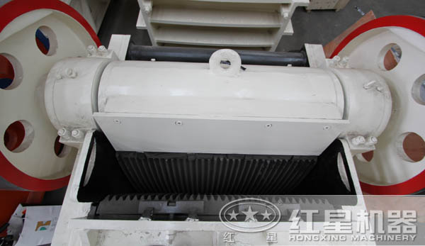 250-1000顎破進(jìn)料口特寫