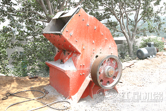 小型錘式破碎生產(chǎn)線現(xiàn)場(chǎng)