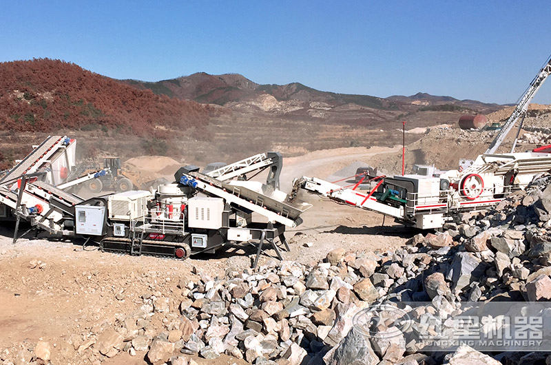 履帶液壓巖石粉碎機搭載圓錐破碎機