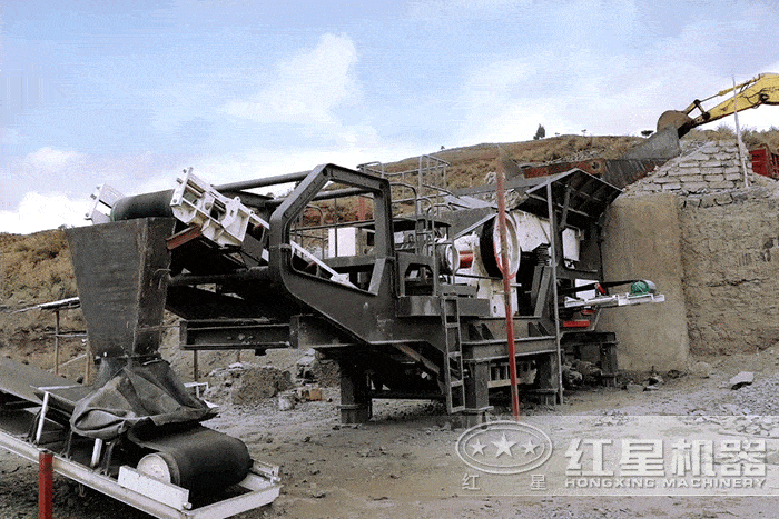 顎式破碎機搭載移動破碎機施工作業現場