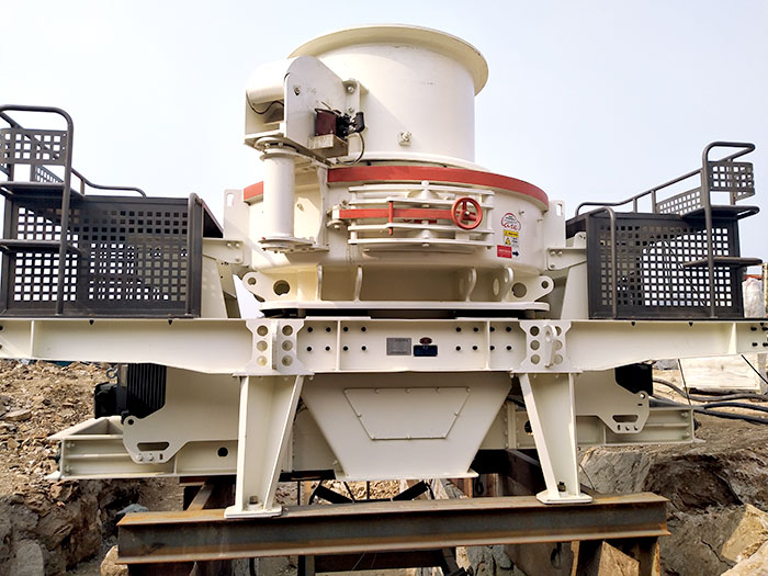 HVI制砂機(jī)安裝作業(yè)現(xiàn)場(chǎng) HVI制砂機(jī)安裝作業(yè)現(xiàn)場(chǎng)