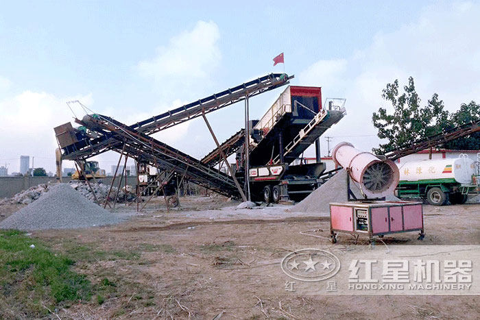 移動破碎機施工作業(yè)現(xiàn)場 移動破碎機施工作業(yè)現(xiàn)場