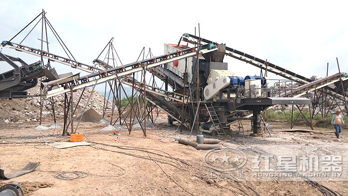 青石移動破碎站搭載重錘式破碎機 青石移動破碎站搭載重錘式破碎機