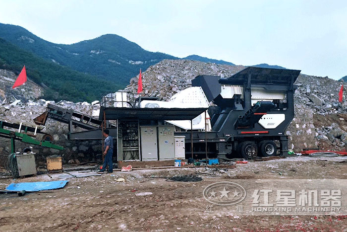 移動(dòng)重錘式破碎機(jī)施工現(xiàn)場(chǎng) 移動(dòng)重錘式破碎機(jī)施工現(xiàn)場(chǎng)