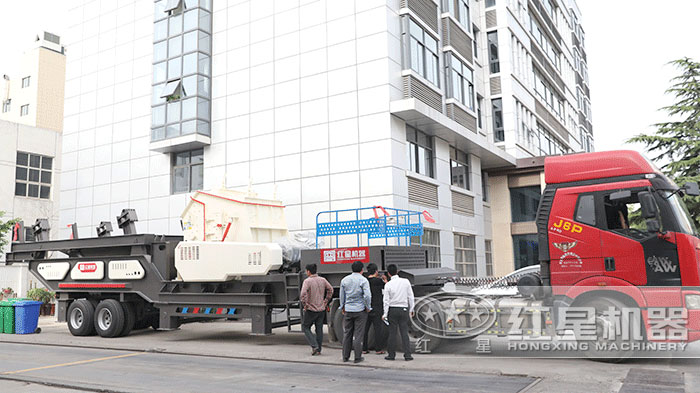 移動(dòng)破碎機(jī)發(fā)貨了 移動(dòng)破碎機(jī)發(fā)貨了