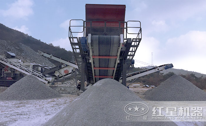 小型移動一體式制砂機一體化作業(yè)現(xiàn)場