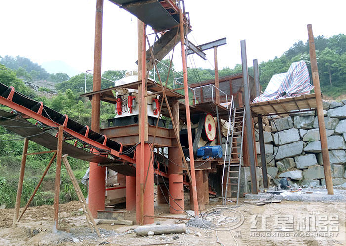 鄂式破碎機(jī)、圓錐破碎機(jī)安裝現(xiàn)場(chǎng) 鄂式破碎機(jī)、圓錐破碎機(jī)安裝現(xiàn)場(chǎng)