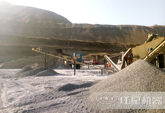 破碎石頭作業(yè)現(xiàn)場 破碎石頭作業(yè)現(xiàn)場