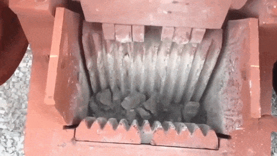 鄂式破碎機加工石頭演示