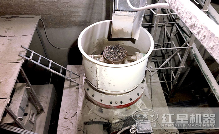 單杠圓錐破鵝卵石破碎現場