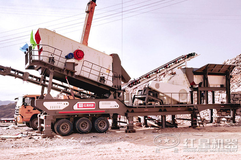 建筑垃圾破碎機站作業現場：配備重錘式破碎機一次成型