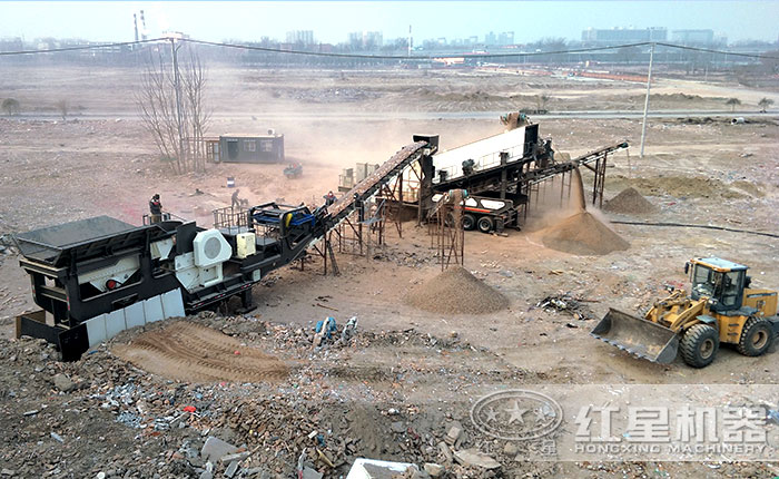 輪胎式建筑垃圾移動破碎現(xiàn)場，可隨時轉(zhuǎn)場