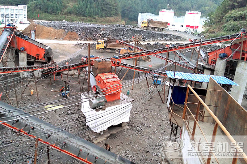 石頭磨沙子生產(chǎn)現(xiàn)場