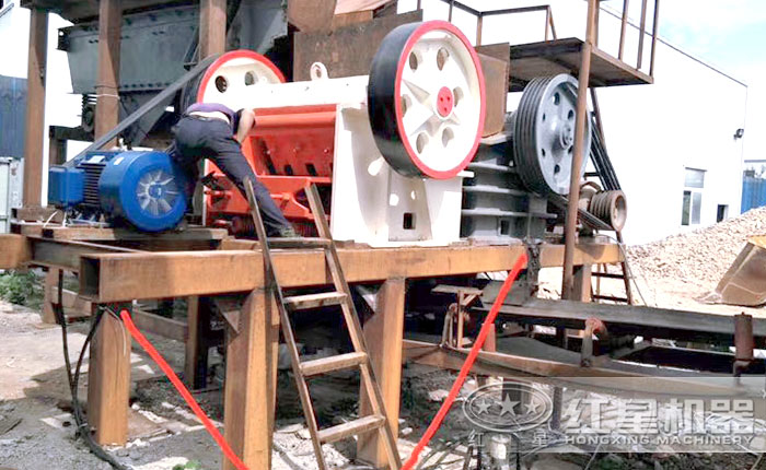 顎式破碎機現場