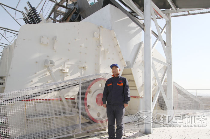 廣西石灰石大型碎石生產現場 廣西石灰石大型碎石生產現場