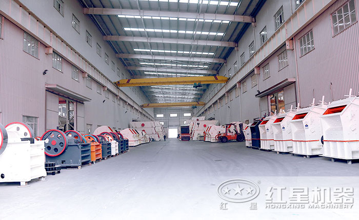 紅星機器廠區一角整齊待發的機器