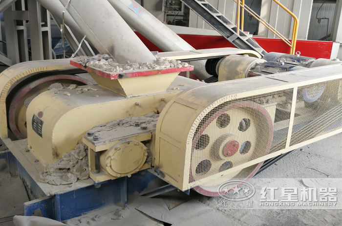 洛陽對(duì)輥制砂機(jī)生產(chǎn)現(xiàn)場(chǎng)