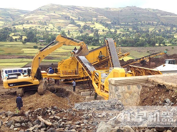 小型移動破碎站工作現(xiàn)場