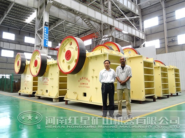 鄂式碎石機(jī)